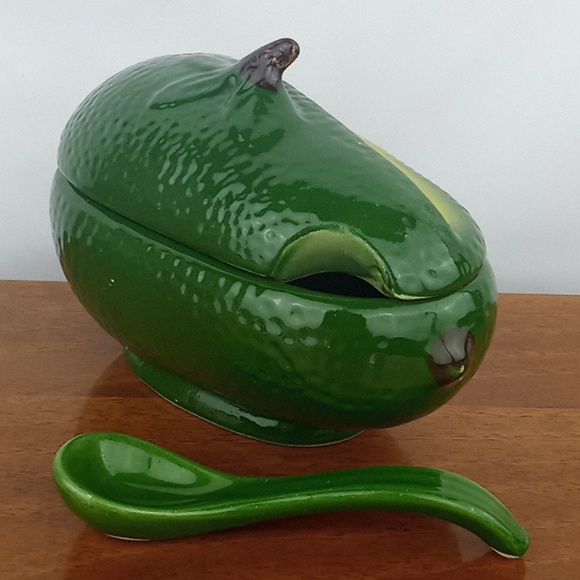 Avacado lidded ceramic dish with spoon - Picture 5 of 6